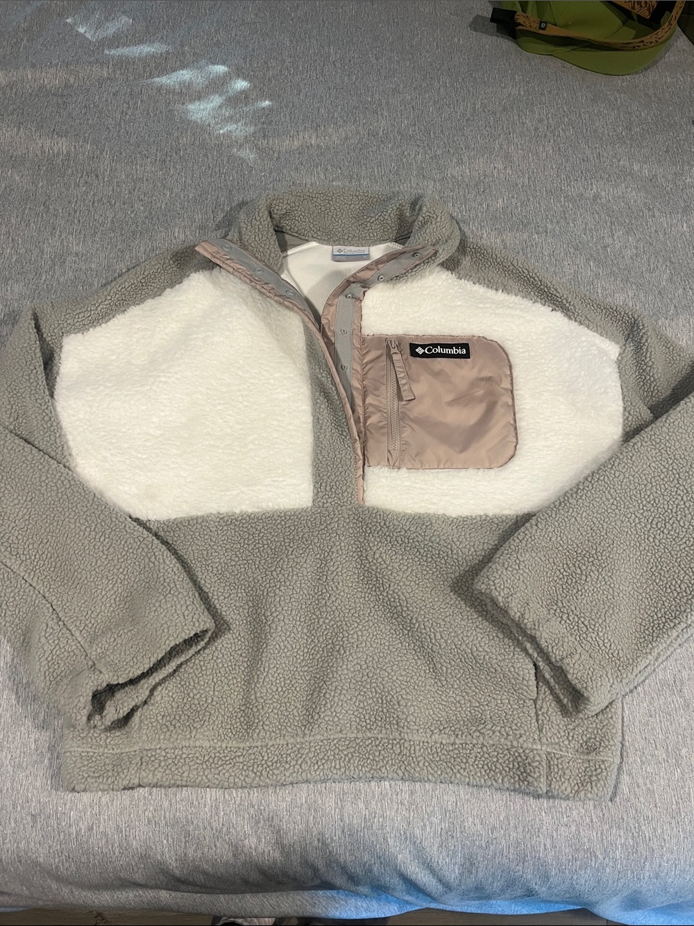 Columbia Women’s Zip-Up slightly cropped Sherpa Fleece - Gray & white